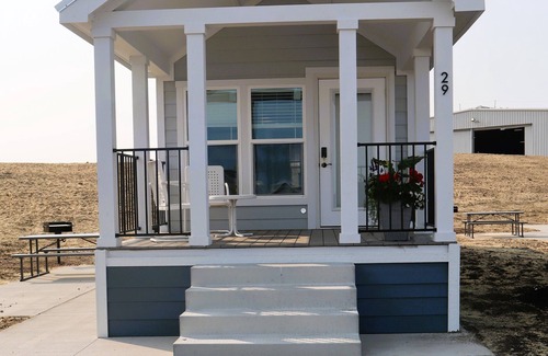 Sandusky Cabaña | Gorgeous Lake Views #27 Cottage at Bayfront Resort
