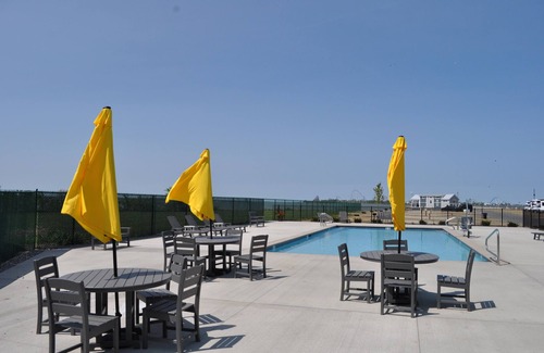 Sandusky Cabaña | Gorgeous Lake Views #27 Cottage at Bayfront Resort