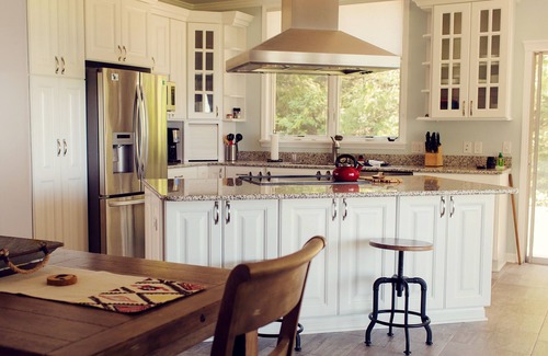 Mackinaw City Casa | HERMOSAS PUERTAS DEL LAGO DELANTERAS: CASA RECIENTEMENTE REMODELADA EN EL LAGO MICHIGAN, MACKINAW CITY