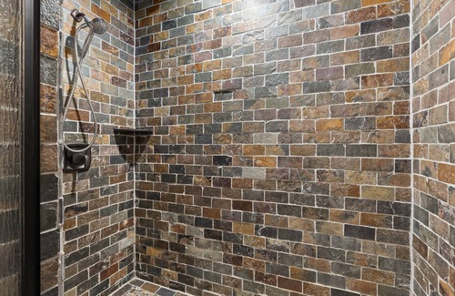 Wishon Cabina | Gorgeous Lakefront Estate in Bass Lake, Just 30 min from Yosemite National Park!