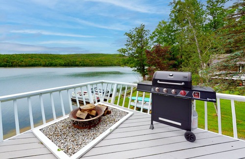 Hubbardton Casa | Gorgeous lakefront gem with private dock, deck, firepit, grill, fireplace & WiFi