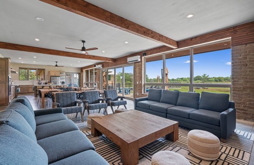 La Grange Casa | Gorgeous Lakeside Retreat Center – 30 Beds