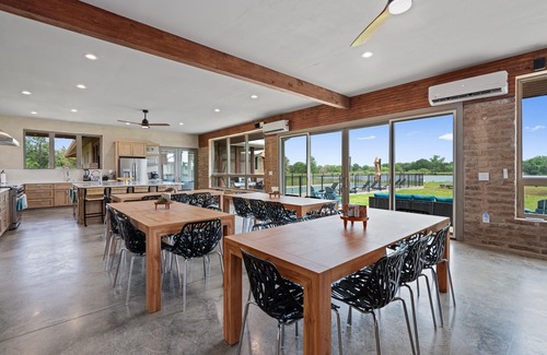 La Grange Casa | Gorgeous Lakeside Retreat Center – 30 Beds