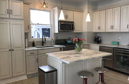 Whitmore Lake Cabaña | Gorgeous Lakeside Retreat Minutes from Ann Arbor