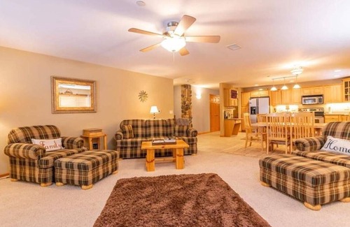 Arkdale Condominio | Gorgeous Lakeview Balcony with 4 Bedrooms, best location at the resort!