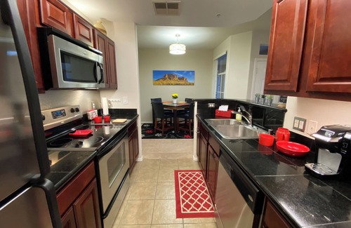 Portofino Condominio | Gorgeous Lakeview Resort Style Condo