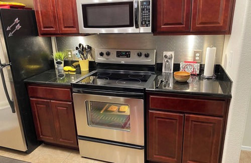 Portofino Condominio | Gorgeous Lakeview Resort Style Condo