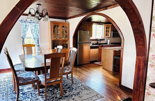 Lesterville Casa | Gorgeous large rental home in Lesterville MO just minutes from Blackwater River.