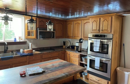 Lesterville Casa | Gorgeous large rental home in Lesterville MO just minutes from Blackwater River.