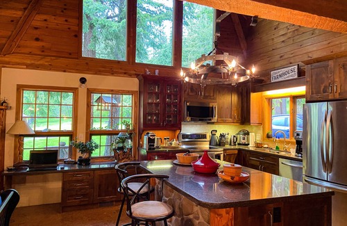 Cherryville Casa | Gorgeous Lodge in Nature On Private Resort With Lake