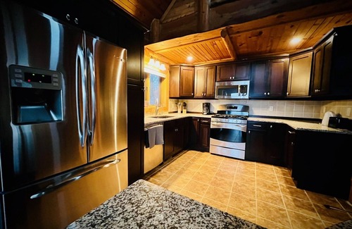Weyauwega Cabina | Gorgeous lodge that offers beautiful view and access to the Little Wolf River