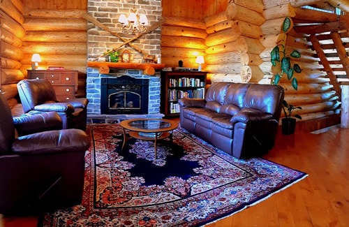 Stanstead Township Chalet De Esquí | Gorgeous Log Home Available for Monthly Rental