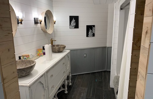Forest Hills Casa | Gorgeous Lower Level Apartment Retreat