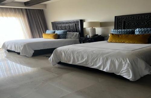 Los Cangrejos II y ÌII Complejo | Gorgeous, Luxurious 4 Bdrm Penthouse w/Oceanfront Views & Private Pool in Cabo