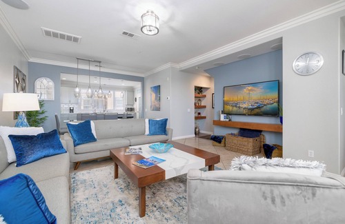 Santee Casa | Gorgeous Luxurious San Diego Townhome - Stunning Views, Pool, Hot Tub