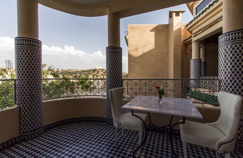 Talaa Cama Y Desayuno | Preciosa habitación doble de lujo en la piscina del Palais Houyam