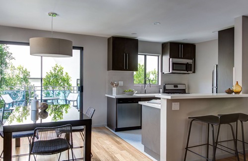 Westwood Apartamento | Gorgeous Luxury Fully Furnished One Bedroom Apartment