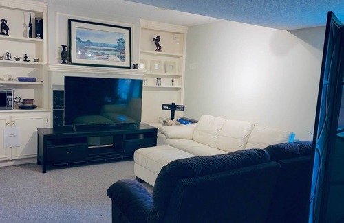 Southeast Calgary Casa | Gorgeous luxury suite w/ 2 Private Bedrooms close to downtown Calgary