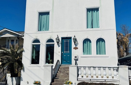 Broadmoor Casa | Gorgeous mansion on historic South Claiborne Avenue in Uptown New Orleans!