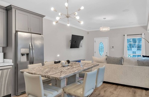 Tulane - Gravier Apartamento | This duplex is a 3 bedroom(s), 2 bathrooms, located in New Orleans, LA.