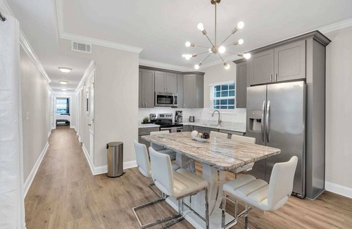 Tulane - Gravier Apartamento | This duplex is a 3 bedroom(s), 2 bathrooms, located in New Orleans, LA.