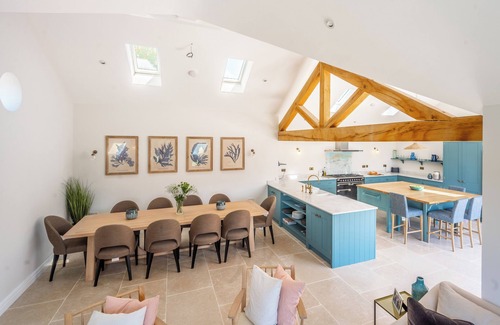 Deepdale Cabaña | Gorgeous modern home, all on one level, close to shops, pubs and coastal path.