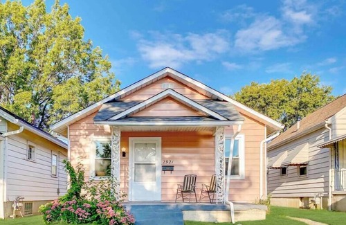 Kettering Casa | GORGEOUS+MODERN 2BR HOME | FAST WIFI+QUIET STREET