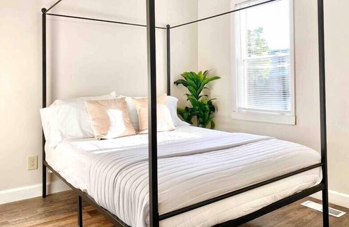 Kettering Casa | GORGEOUS+MODERN 2BR HOME | FAST WIFI+QUIET STREET