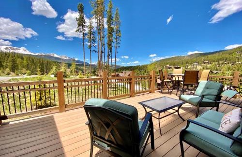 Corkscrew Flats Casa | GORGEOUS modern estate private ski SHUTTLE! Hot Tub, hiking trail to town, fire pit, even a SONIC ice maker!