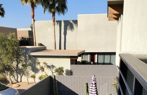 Baristo Casa | Gorgeous Modern Townhouse, Central Location, Walk to Everything. Yet quiet.