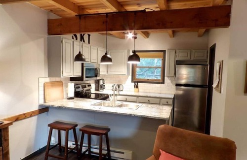 Taos Ski Valley Condominio | A pasos de las pistas en Heart of Taos Ski Valley