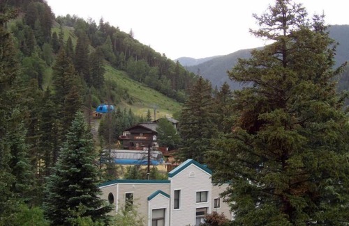Taos Ski Valley Condominio | A pasos de las pistas en Heart of Taos Ski Valley