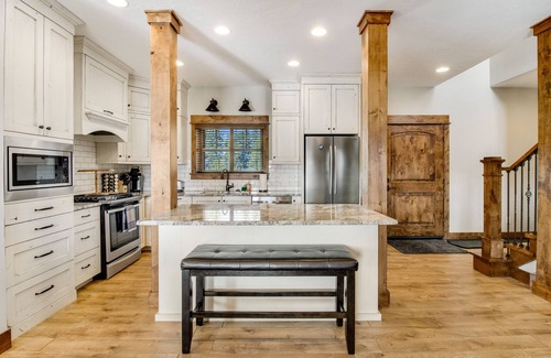 McCall Casa | Gorgeous mountain home with waterview, fireplace, washer/dryer, WiFi, & Netflix