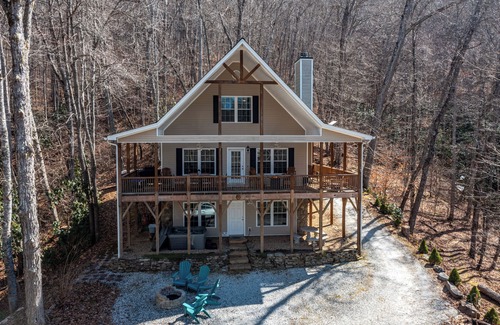 Cullowhee Casa | Gorgeous Mountain Retreat in Glenville with beautiful views & close to Cashiers!