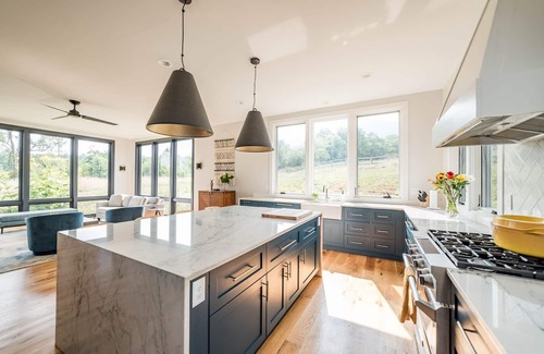 Peaks Otro | Gorgeous Mountain Views, Rooftop Deck, Chef's Kitchen