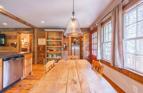 Clayton Cabina | Gorgeous Mtn. View, 1920 Timpson Creek School House. Near Lake Burton