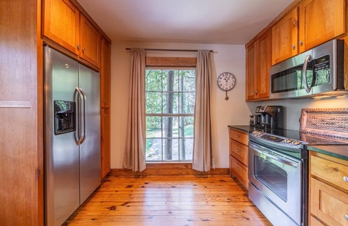 Clayton Cabina | Gorgeous Mtn. View, 1920 Timpson Creek School House. Near Lake Burton