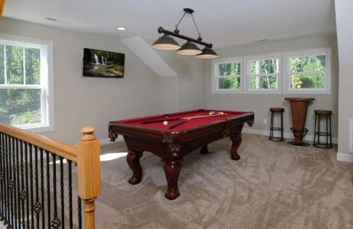 Chalet Village North Casa | Gorgeous new 2 bedroom chalet with hot tub and pool table in Gatlinburg!