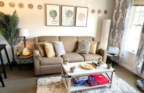 Hancock Apartamento | Gorgeous New Zen Suite Sleeps 4-Ski On Off Jiminy