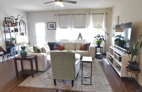 Manor Casa | Gorgeous Newer Home Tesla Close 6 Beds Crew Welcome
