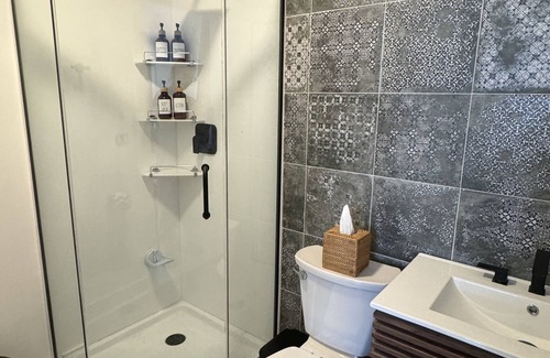 Geneva Casa | Gorgeous, Newly Built Guesthouse In Charming Downtown Geneva!