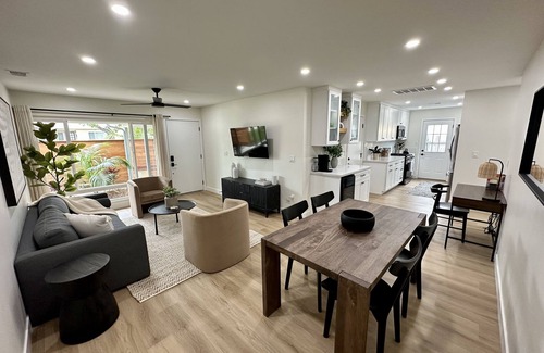 Bay Ho Casa | Gorgeous Newly Remodeled Home with a Beautiful Backyard Oasis