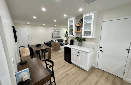 Bay Ho Casa | Gorgeous Newly Remodeled Home with a Beautiful Backyard Oasis