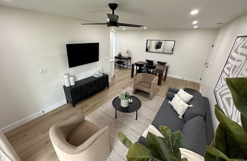 Bay Ho Casa | Gorgeous Newly Remodeled Home with a Beautiful Backyard Oasis