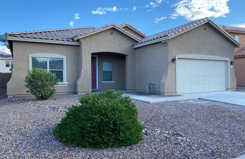 Casa Grande Casa | Gorgeous newly renovated Bungalow beside the park!