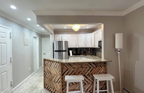 Brownsville Apartamento | Gorgeous newly renovated 2 bedroom pad. From Brooklyn with love.
