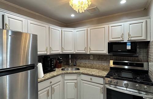 Brownsville Apartamento | Gorgeous newly renovated 2 bedroom pad. From Brooklyn with love.