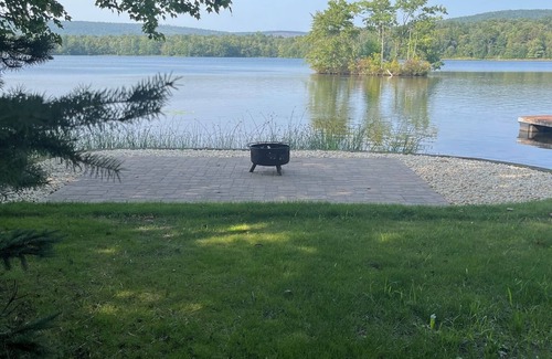 Drums Cabina | 5-bedroom LAKEFRONT cabin! New listing! Fishing and kayaking from the backyard!