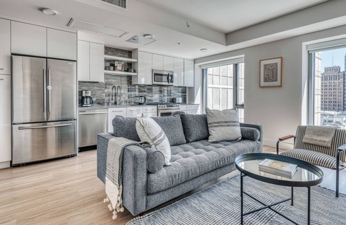 Downtown Oakland Apartamento | Gorgeous Oakland 1BR w/ AC, W/D, Sky Deck, next to BART, by Blueground