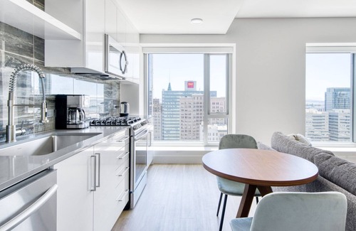 Downtown Oakland Apartamento | Gorgeous Oakland 1BR w/ AC, W/D, Sky Deck, next to BART, by Blueground